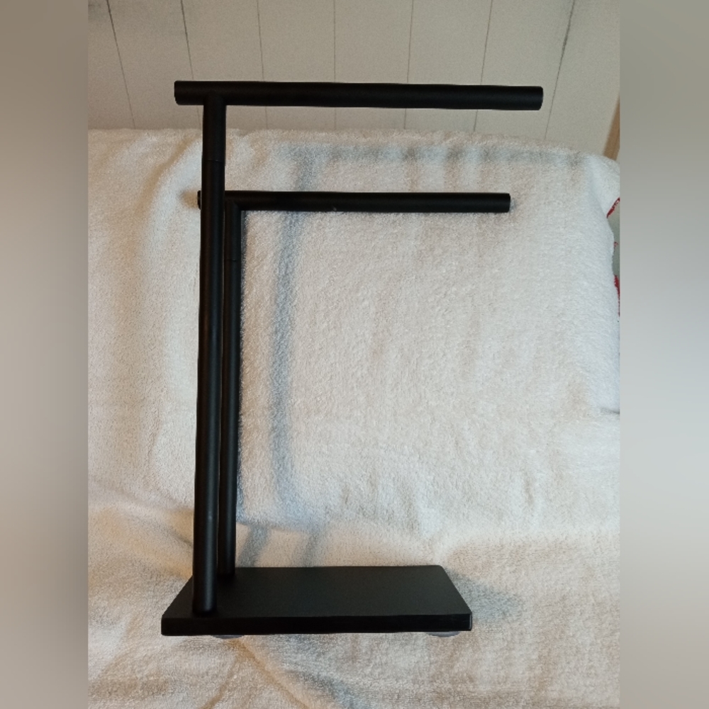 NWT JQK black towel holder